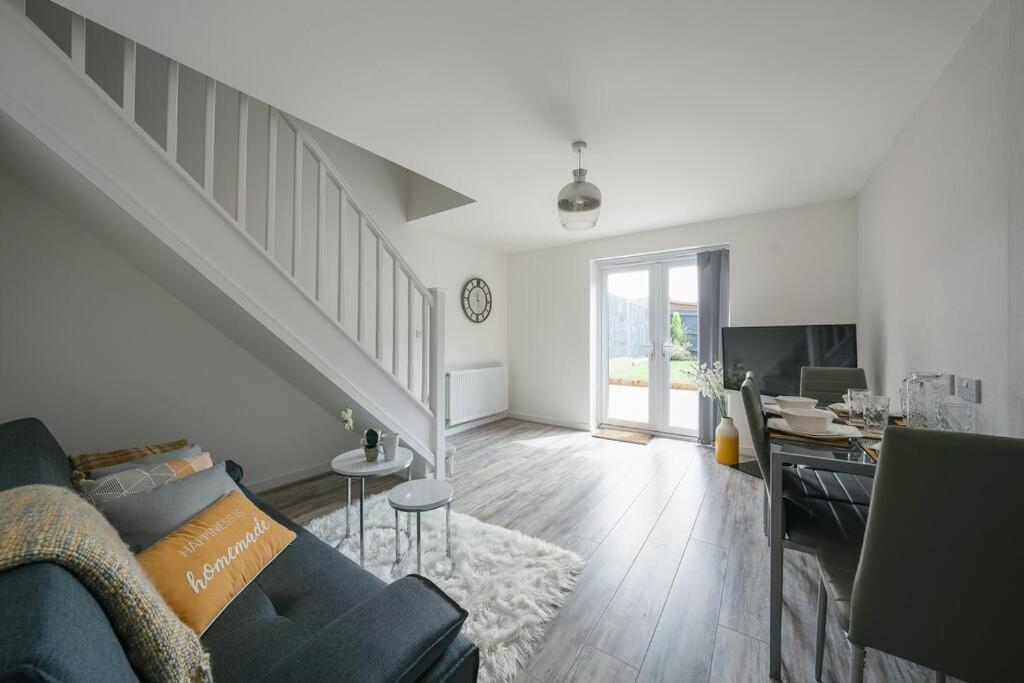 Stylish 2-Bed Home - For Company Contractor And Leisure Stays - Nec, Airport, Hs2, Contractors, Resort World เบอร์มิงแฮม ภายนอก รูปภาพ
