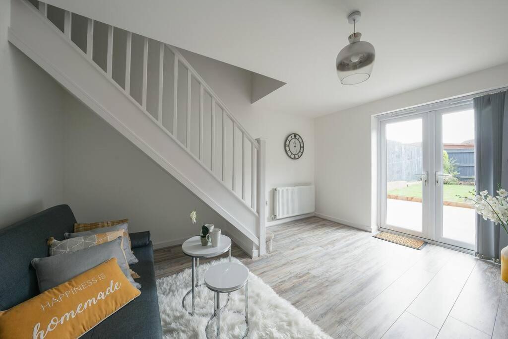 Stylish 2-Bed Home - For Company Contractor And Leisure Stays - Nec, Airport, Hs2, Contractors, Resort World เบอร์มิงแฮม ภายนอก รูปภาพ