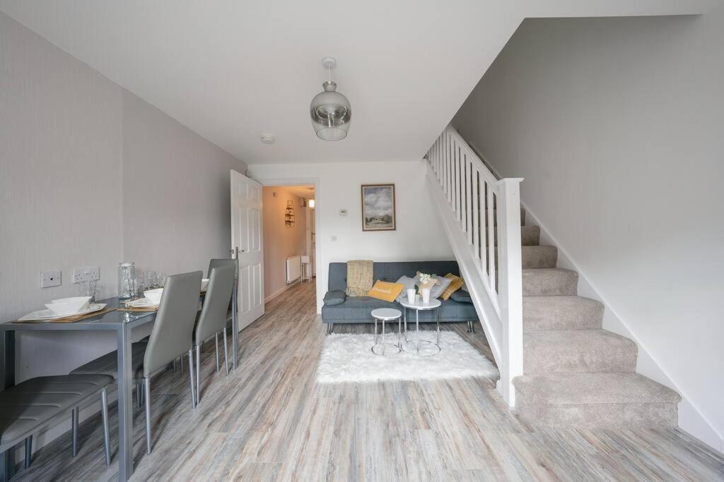 Stylish 2-Bed Home - For Company Contractor And Leisure Stays - Nec, Airport, Hs2, Contractors, Resort World เบอร์มิงแฮม ภายนอก รูปภาพ