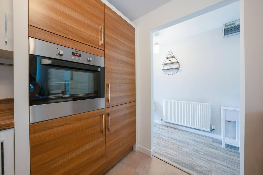 Stylish 2-Bed Home - For Company Contractor And Leisure Stays - Nec, Airport, Hs2, Contractors, Resort World เบอร์มิงแฮม ภายนอก รูปภาพ