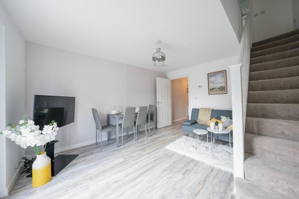 Stylish 2-Bed Home - For Company Contractor And Leisure Stays - Nec, Airport, Hs2, Contractors, Resort World เบอร์มิงแฮม ภายนอก รูปภาพ