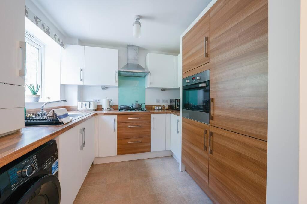 Stylish 2-Bed Home - For Company Contractor And Leisure Stays - Nec, Airport, Hs2, Contractors, Resort World เบอร์มิงแฮม ภายนอก รูปภาพ