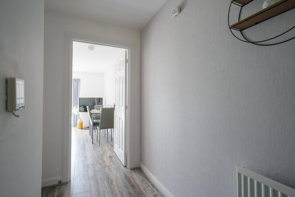 Stylish 2-Bed Home - For Company Contractor And Leisure Stays - Nec, Airport, Hs2, Contractors, Resort World เบอร์มิงแฮม ภายนอก รูปภาพ